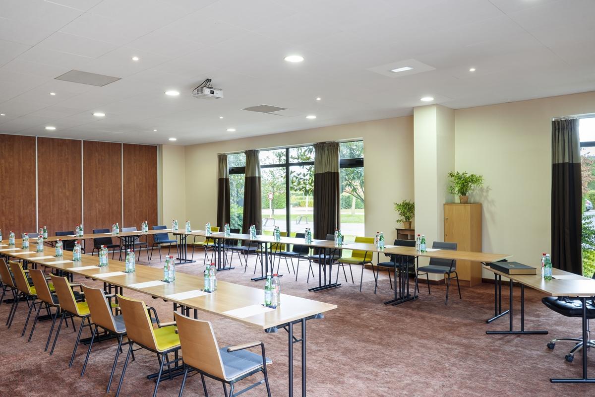 Residhome Paris Senart Apart-hotel 4*